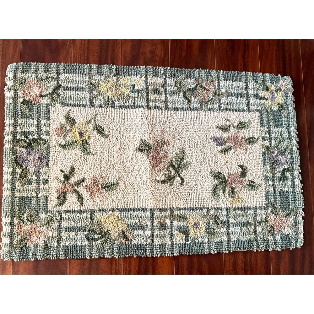 Beautiful vintage floral hook rug 18 1/2" x 29" cottage colors